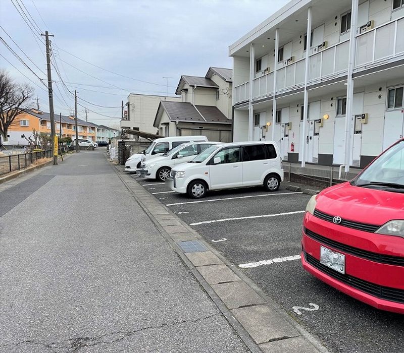 レオパレスルミエール 駐車場