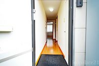 レオパレスストライプティース 玄関