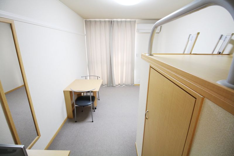 レオパレス若葉 居間