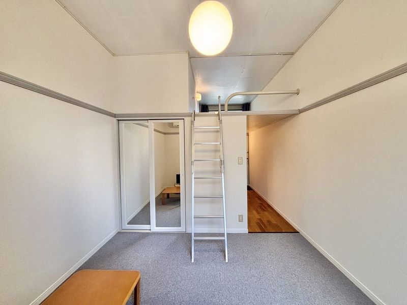 レオパレスヴィバーチェ 居間