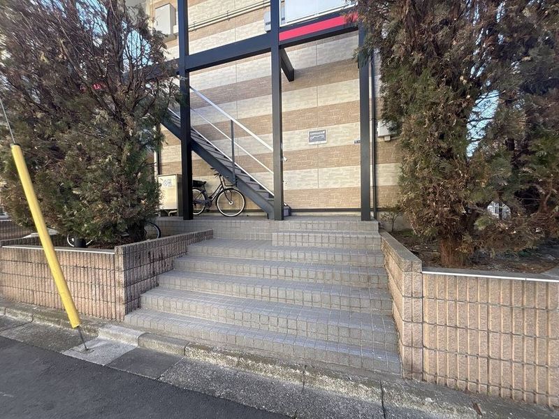 レオパレスルミエール エントランス