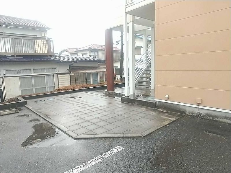 レオパレス鶴舞 エントランス