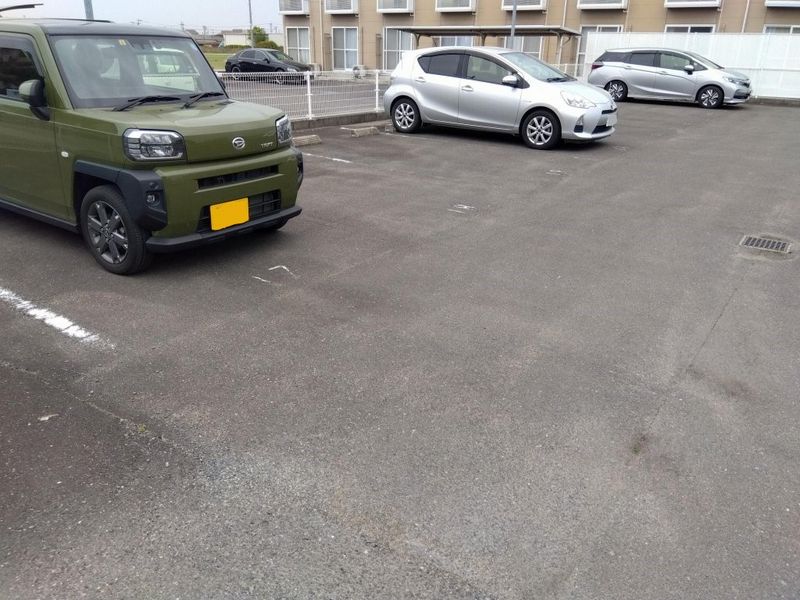 レオパレスＬａｄｙ　ＧｒａｙⅡ 駐車場