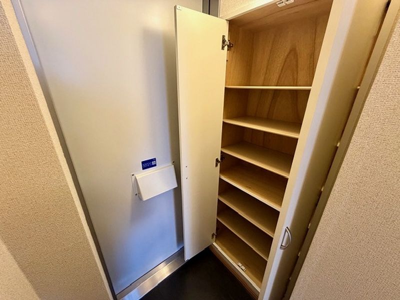 レオパレスミルキーウェイ 玄関