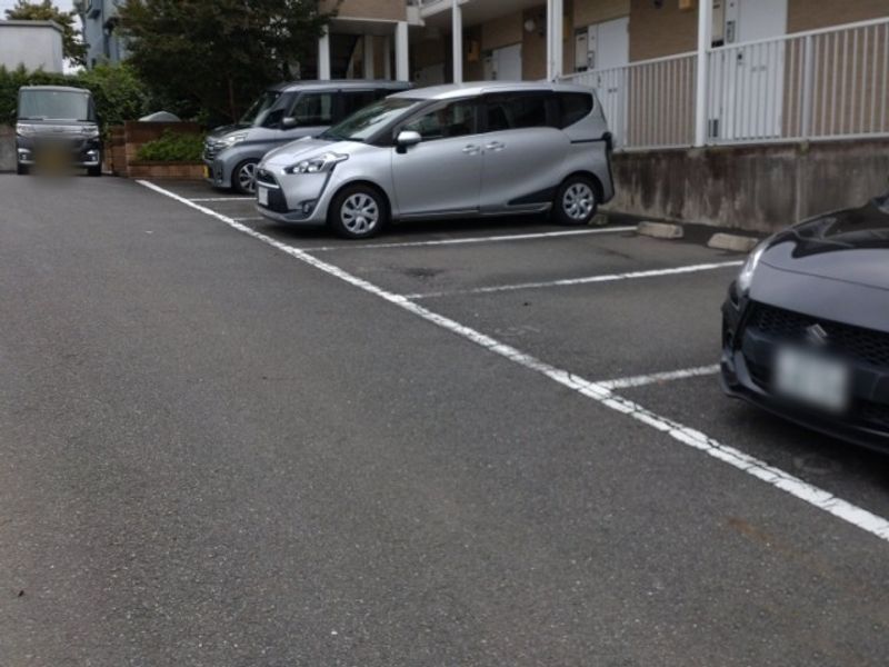 レオパレス坂之台ビレッジ 駐車場