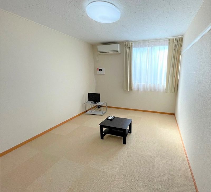 レオパレス９街区 居間