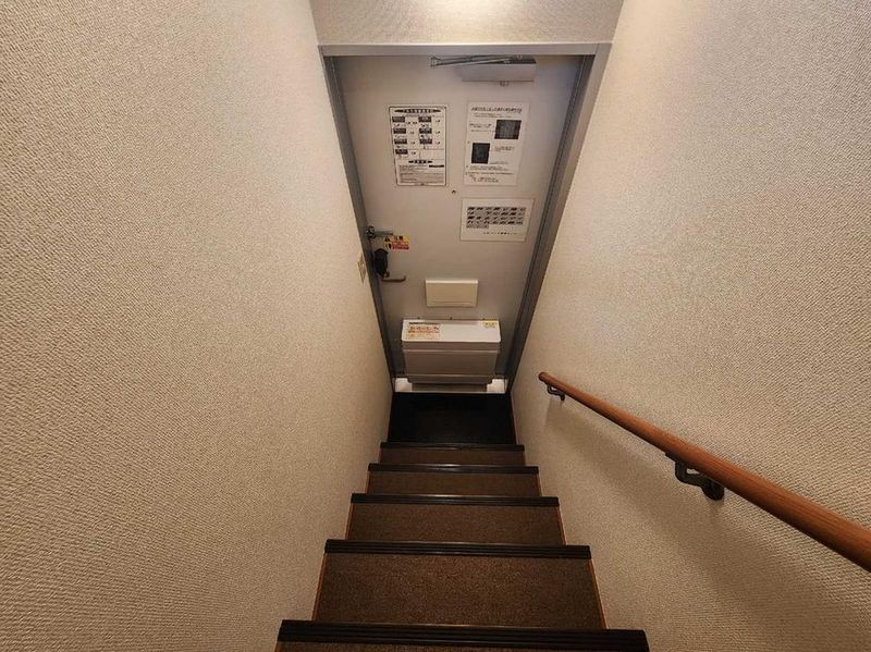 レオパレスユアーズⅢ 玄関