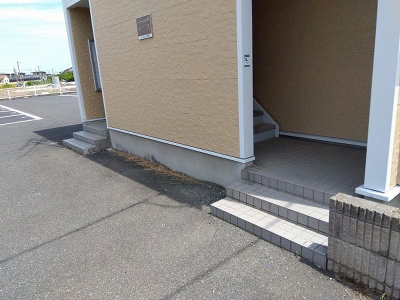 レオパレスＡＬＷＡＹＳ東根 エントランス