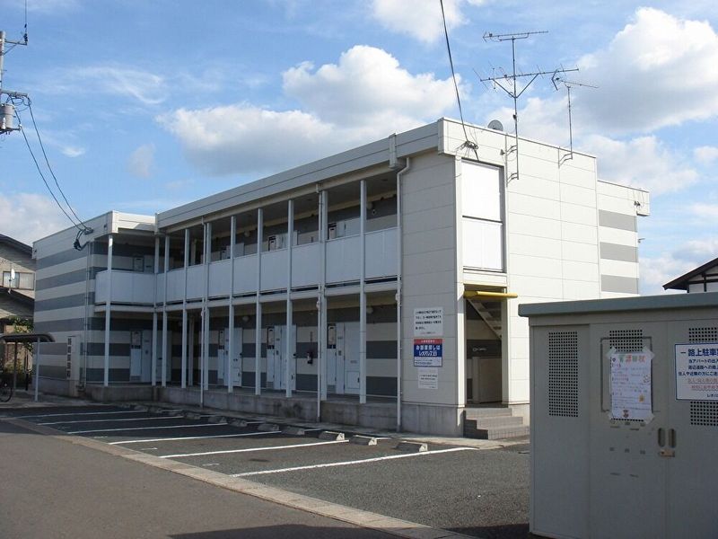 レオパレス琴 エントランス