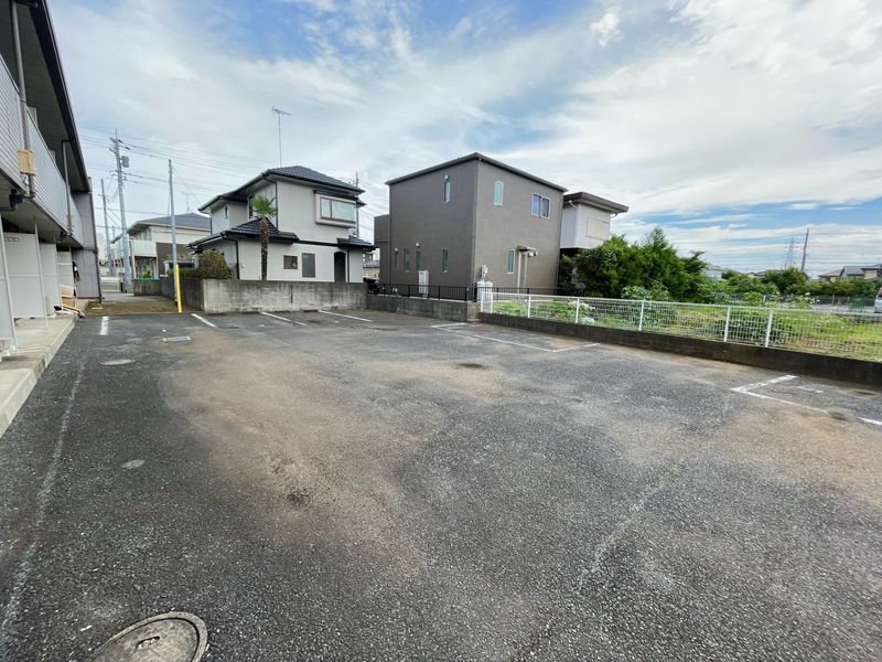 レオパレスラッフィナート 駐車場