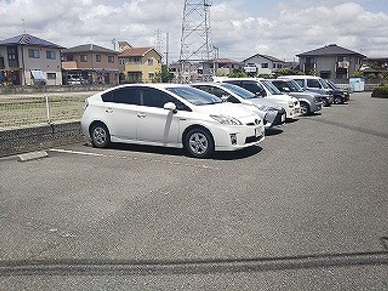 レオパレスサンライズ 駐車場