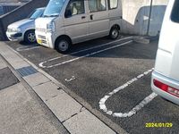レオパレスロンシャンハイツ 駐車場