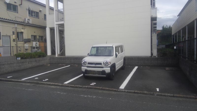 レオパレスシンフォニー 駐車場