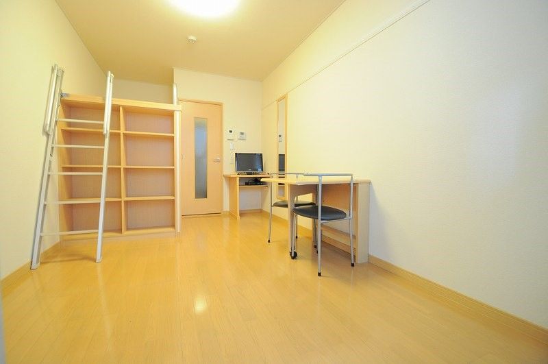 レオパレスＰＩＮＥ 居間