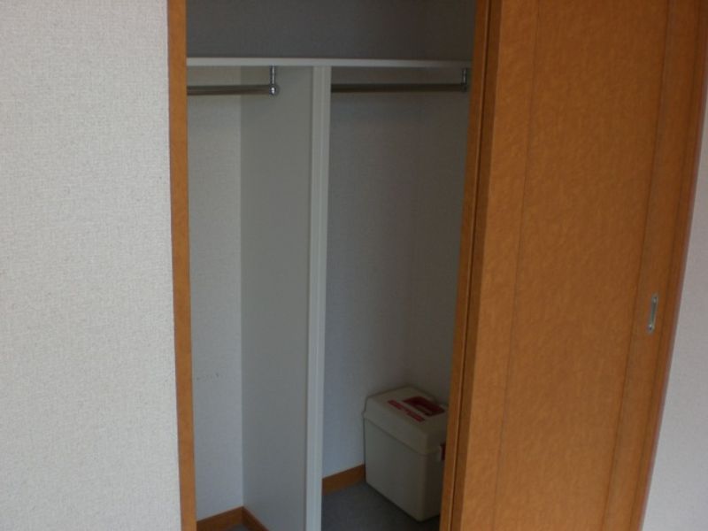 レオパレスメゾン錦 収納
