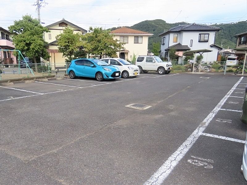 レオパレスハーモニー高川原 駐車場