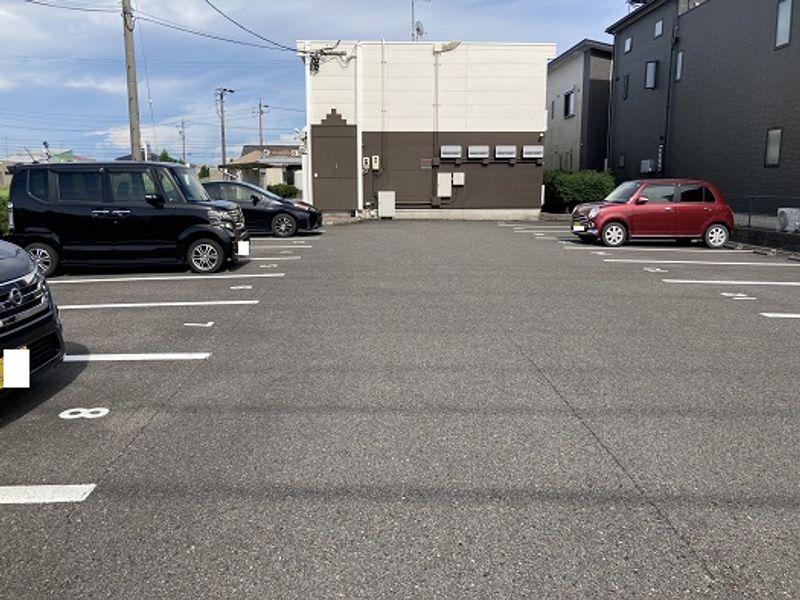 レオパレスメディオ 駐車場