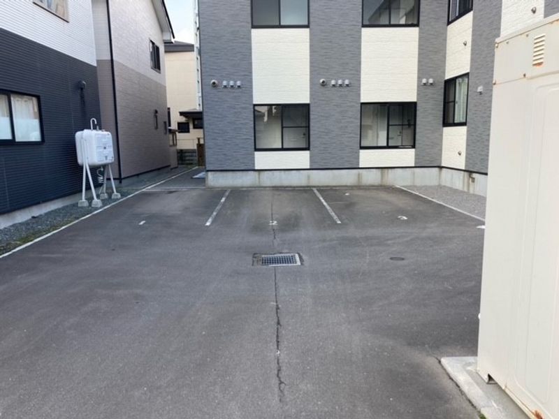 レオパレスカルモ 駐車場