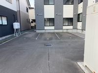 レオパレスカルモ 駐車場