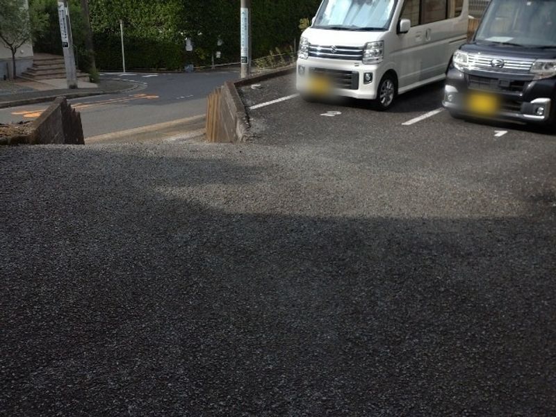 レオパレスルネッサ 駐車場