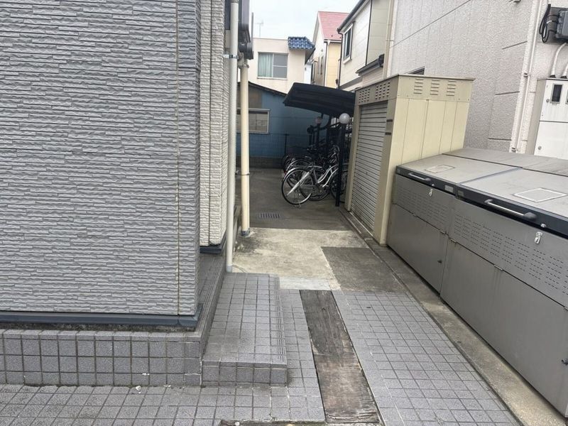 レオパレスエスポワール新宿町 エントランス