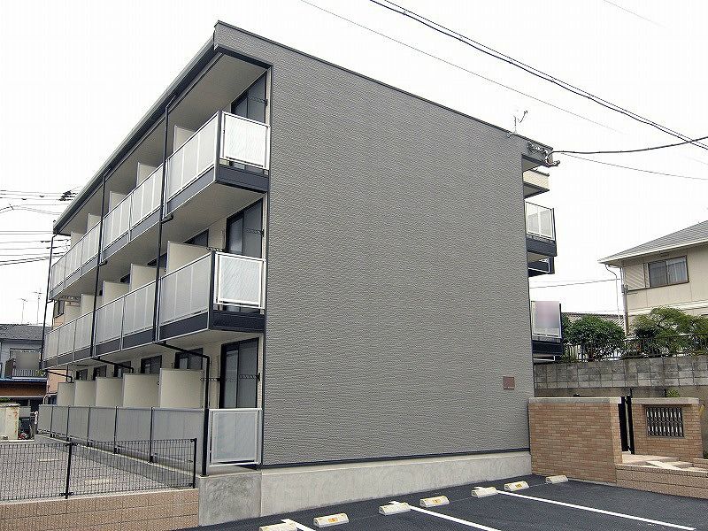 レオパレスプレミール 駐車場