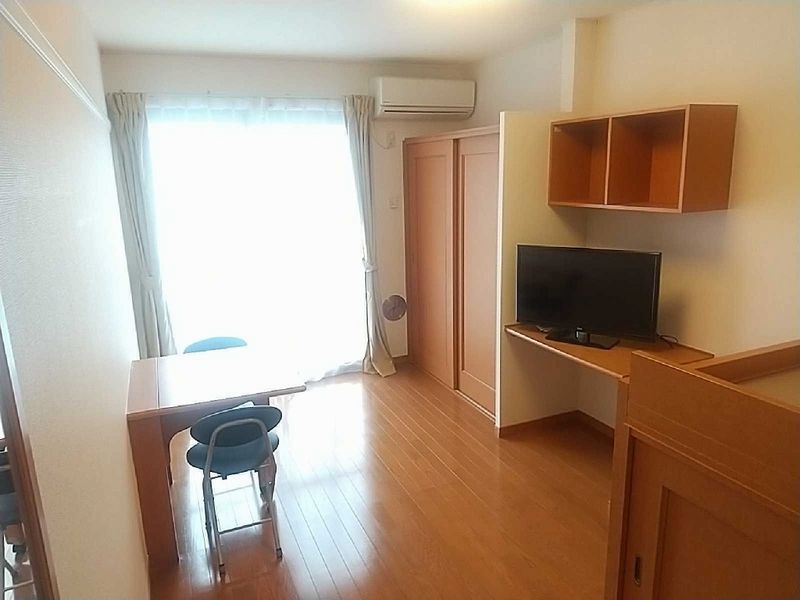 レオパレスヒルズ日野Ⅱ 居間