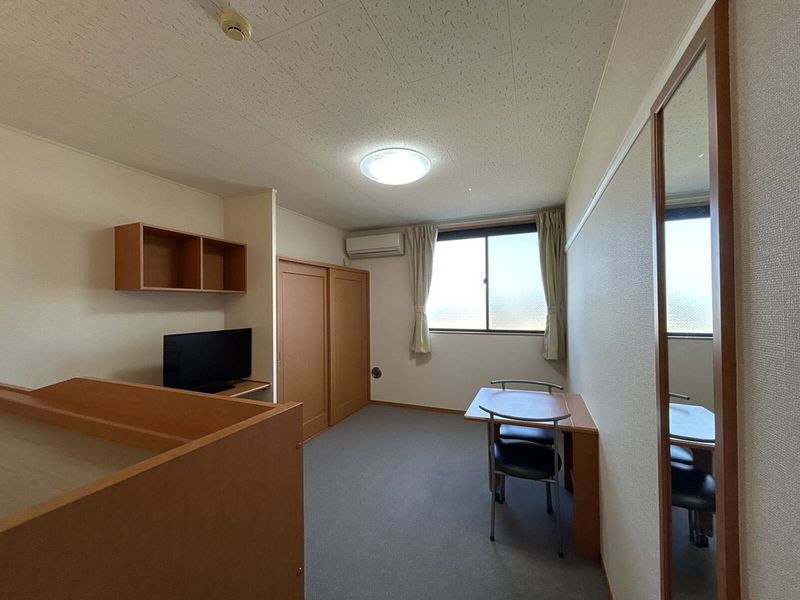 レオパレスサニーヒル 居間