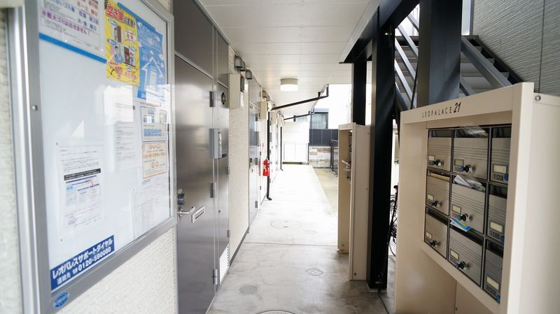 レオパレス森本町レジェンド エントランス