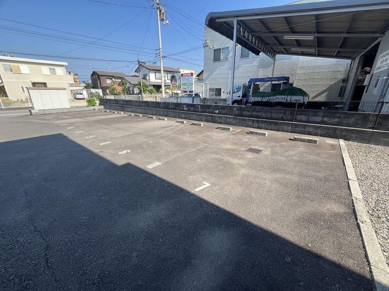 レオパレスパル 駐車場