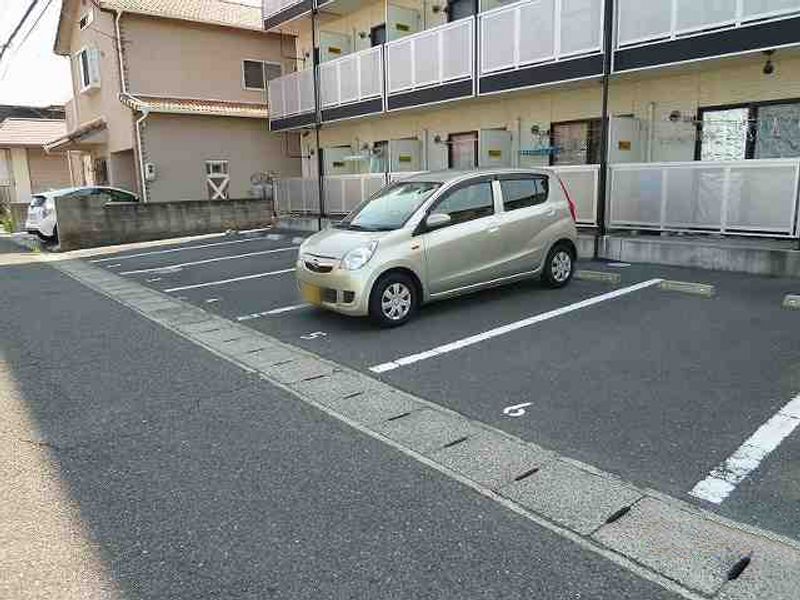 レオパレスゆう 駐車場