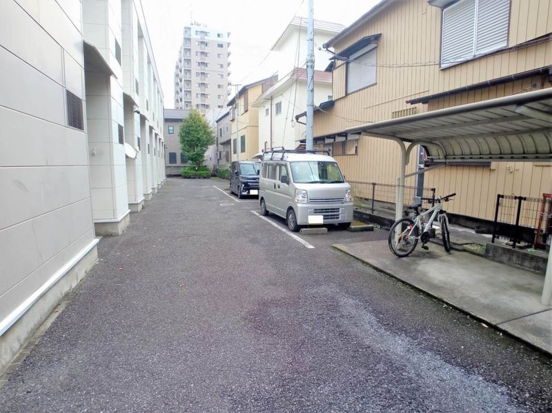 レオパレス銀杏 駐車場