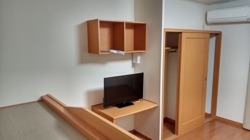 レオパレスサンデン５ 居間