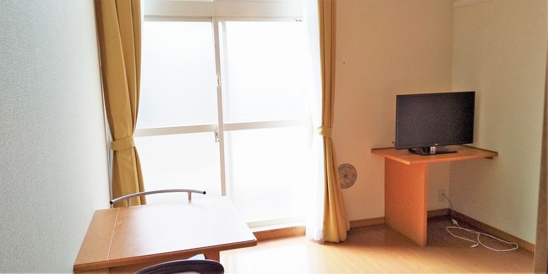 レオパレスＱＢＥ 居間