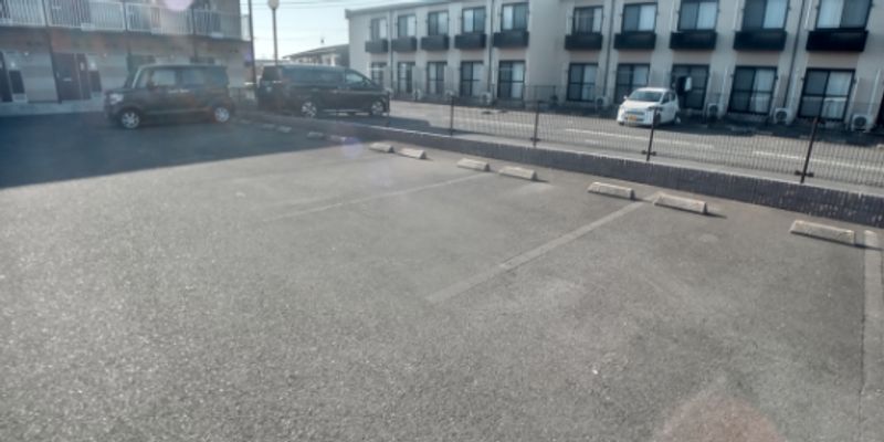 レオパレス花忍 駐車場