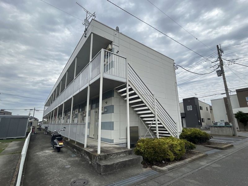 レオパレスブルーム 外観