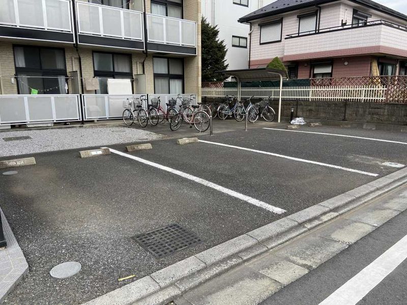 レオパレスハピネス 駐車場