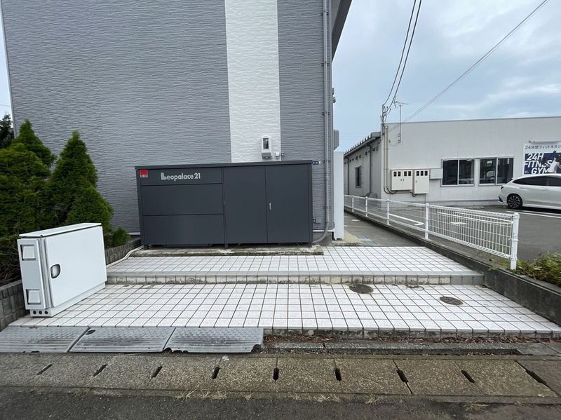 レオパレスカーム エントランス