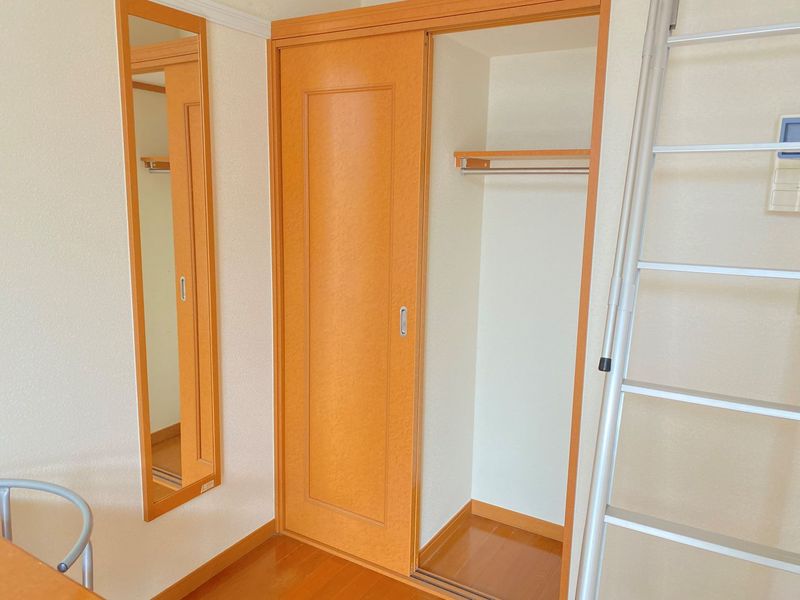 レオパレスロイヤルシティ茜 収納
