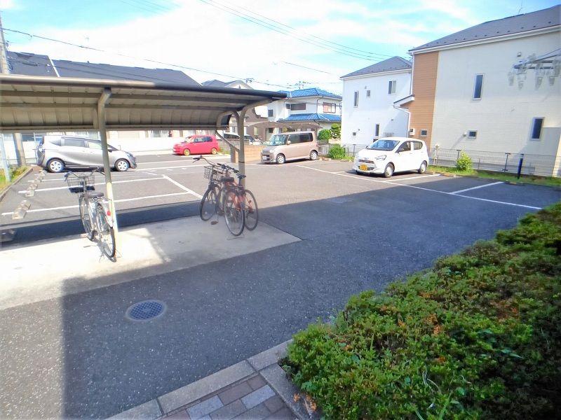 レオパレススカイピア２１ 駐車場