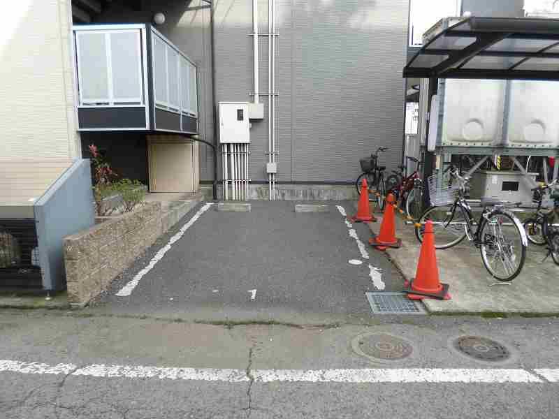 レオパレスたまゆら 駐車場