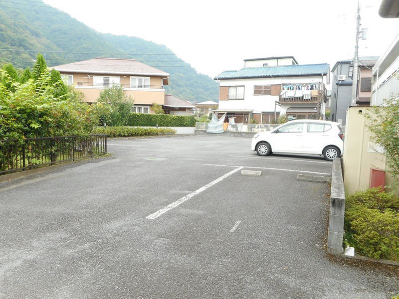 レオパレスネオ 駐車場