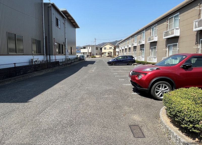 レオパレスヴィラージュ山手 駐車場