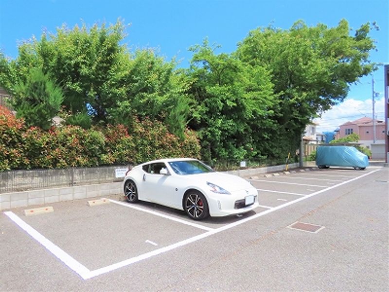 レオパレスアップル 駐車場