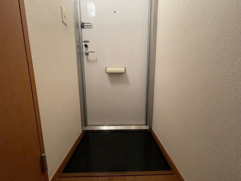 レオパレスフォーチュン 玄関