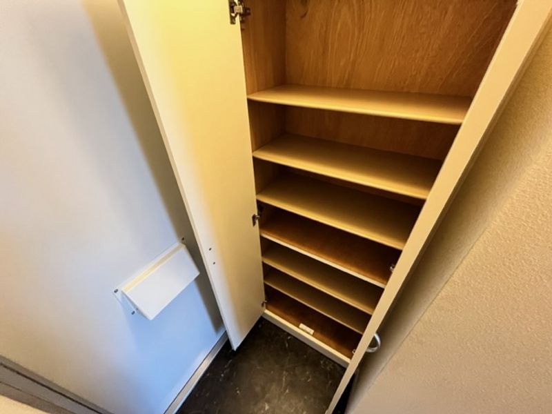 レオパレスアイリス今本町通 玄関