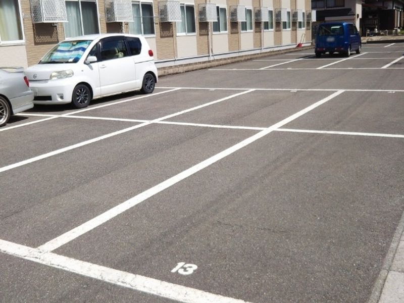 レオパレス常 駐車場