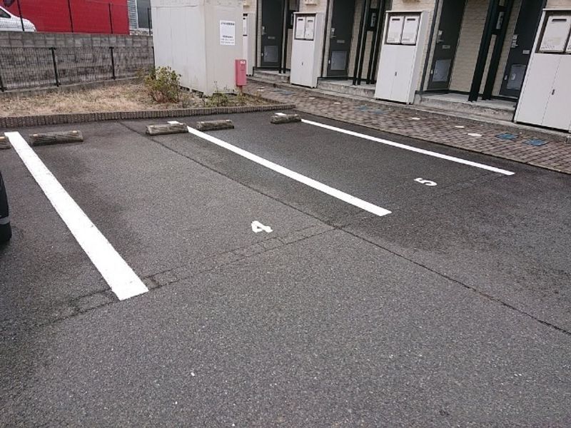 レオパレス沖代 駐車場