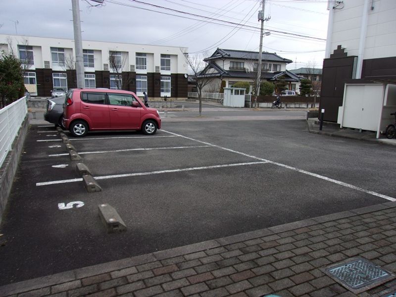 レオパレス中屋敷ソレイユ 駐車場