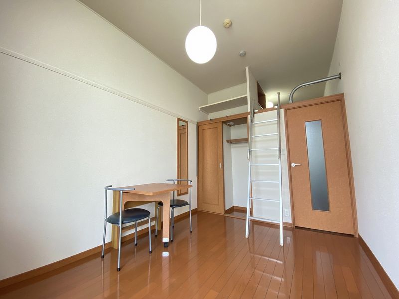 レオパレス森田 居間